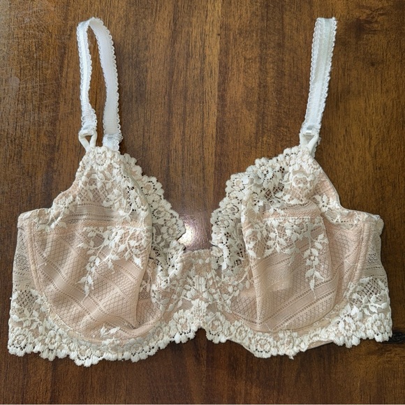 Wacoal Women's Sz 32D Embrace Lace Embroidered Underwire Bra 65191 Tan & Ivory - Picture 1 of 8